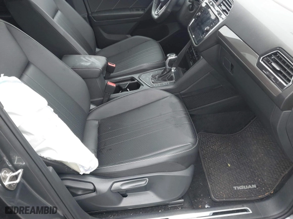 2023 Volkswagen Tiguan SE R-Line Black with VIN 3VVCB7AX0PM132194, listed as a IAAI auction lot 41594049 with 15,080 mi miles. Bid and sale history available at carsss.com. Image 5.