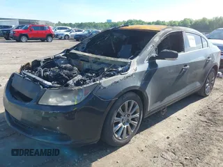 2013 Buick LaCrosse Leather z VIN 1G4GC5E31DF323770, wystawiony jako IAAI lot #42247069 z przebiegiem Nie podano mil oraz . Historia ofert i sprzedaży dostępna na DreamBid. Obrazek 2.