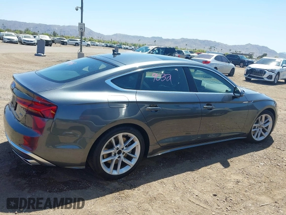 2024 Audi A5 Sportback S line Premium Plus z VIN WAUFACF50RA024105, wystawiony jako IAAI lot #42014640 z przebiegiem 40 871 mil mil oraz . Historia ofert i sprzedaży dostępna na DreamBid. Obrazek 13.