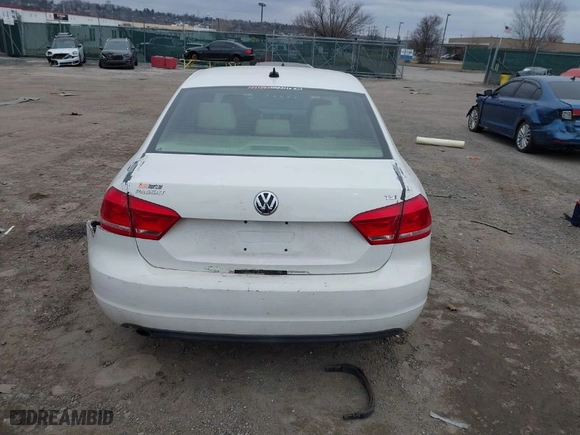 2014 Volkswagen Passat Wolfsburg Ed with VIN 1VWAT7A38EC087906, listed as a IAAI auction lot 41623631 with 124,079 mi miles. Bid and sale history available at carsss.com. Image 16.