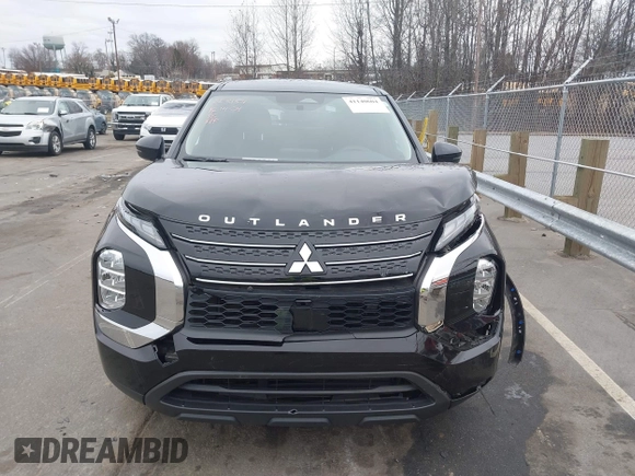 2024 Mitsubishi Outlander ES z VIN JA4J3UA89RZ031760, wystawiony jako IAAI lot #41140604 z przebiegiem 54 640 mil mil oraz . Historia ofert i sprzedaży dostępna na DreamBid. Obrazek 12.