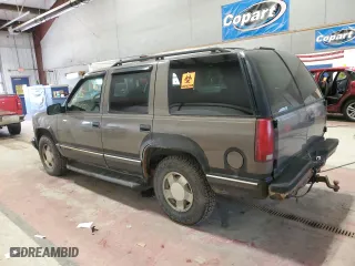 1998 Chevrolet Tahoe with VIN 1GNEK13R0WJ302401, listed as a Copart auction lot 47196925 with 202,595 mi miles and Salvage Title. Bid and sale history available at carsss.com. Image 2.