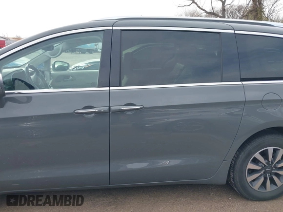 2021 Chrysler Pacifica Hybrid Touring L z VIN 2C4RC1L78MR596371, wystawiony jako IAAI lot #39993913 z przebiegiem 64 830 mil mil oraz . Historia ofert i sprzedaży dostępna na DreamBid. Obrazek 14.