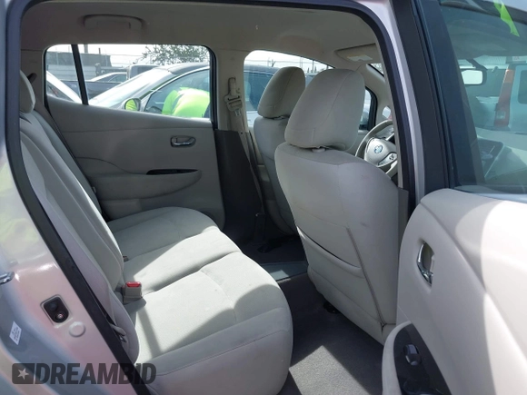 2015 Nissan LEAF SV with VIN 1N4AZ0CP1FC329225, listed as a IAAI auction lot 41403177 with 84,849 mi miles. Bid and sale history available at carsss.com. Image 8.
