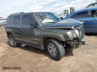 2015 Jeep Patriot Sport with VIN 1C4NJPBA3FD388263, listed as a IAAI auction lot 41813402 with 178,975 mi miles. Bid and sale history available at carsss.com. Image 1.