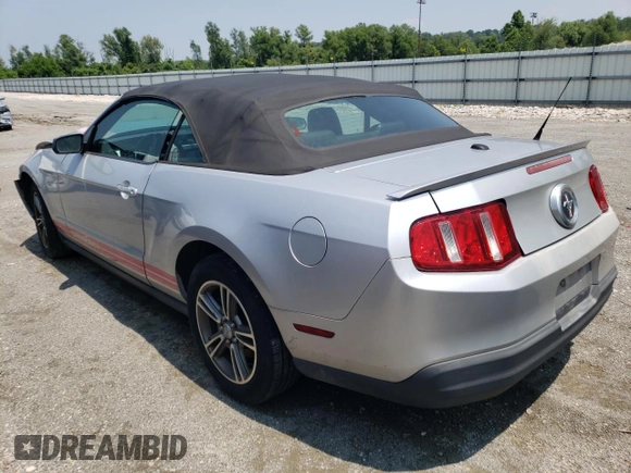 2010 Ford Mustang V6 z VIN 1ZVBP8EN0A5121975, wystawiony jako Copart lot #52117343 z przebiegiem 204 966 mil mil oraz Szkoda całkowita • Salvage title. Historia ofert i sprzedaży dostępna na DreamBid. Obrazek 2.
