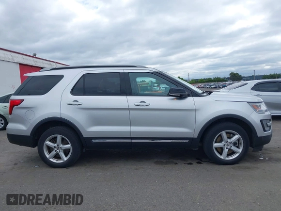 2017 Ford Explorer XLT z VIN 1FM5K8D88HGC35582, wystawiony jako IAAI lot #39443704 z przebiegiem 75 251 mil mil oraz . Historia ofert i sprzedaży dostępna na DreamBid. Obrazek 13.