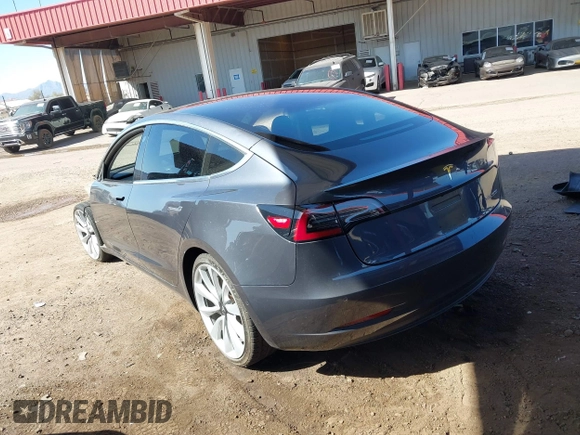2018 Tesla Model 3 Long Range Battery z VIN 5YJ3E1EB6JF105837, wystawiony jako IAAI lot #41763460 z przebiegiem 100 387 mil mil oraz . Historia ofert i sprzedaży dostępna na DreamBid. Obrazek 3.