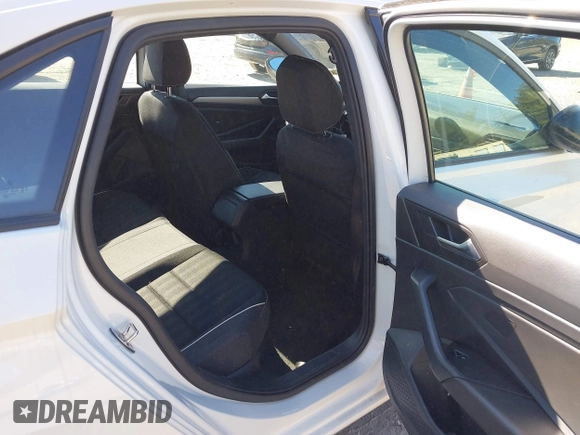 2023 Volkswagen Jetta Sport z VIN 3VWBM7BU2PM034287, wystawiony jako IAAI lot #41742935 z przebiegiem 32 818 mil mil oraz . Historia ofert i sprzedaży dostępna na DreamBid. Obrazek 8.