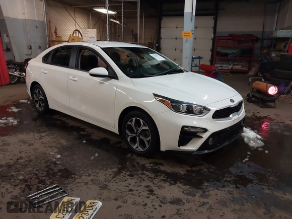 2021 Kia Forte FE with VIN 3KPF24AD5ME268116, listed as a IAAI auction lot 41546522 with 37,860 mi miles. Bid and sale history available at carsss.com. Image 1.