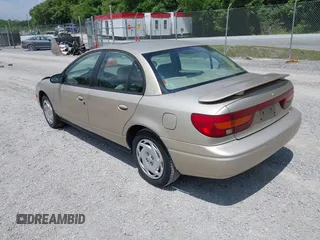 2001 Saturn SL z VIN 1G8ZK54721Z272773, wystawiony jako IAAI lot #42449133 z przebiegiem 56 714 mil mil oraz . Historia ofert i sprzedaży dostępna na DreamBid. Obrazek 3.
