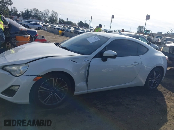 2015 Scion FR-S z VIN JF1ZNAA13F8713996, wystawiony jako IAAI lot #41189792 z przebiegiem 92 730 mil mil oraz . Historia ofert i sprzedaży dostępna na DreamBid. Obrazek 14.
