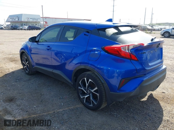 2018 Toyota C-HR XLE z VIN NMTKHMBX7JR004448, wystawiony jako IAAI lot #42785933 z przebiegiem 112 115 mil mil oraz . Historia ofert i sprzedaży dostępna na DreamBid. Obrazek 3.