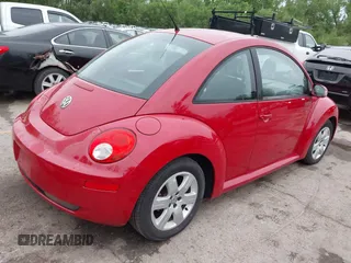2007 Volkswagen New Beetle Coupe with VIN 3VWRW31C27M509947, listed as a IAAI auction lot 42147827 with 72,608 mi miles. Bid and sale history available at carsss.com. Image 4.