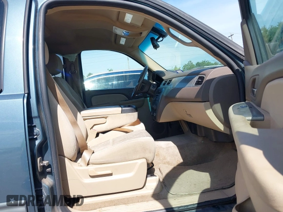 2009 Chevrolet Suburban LS with VIN 1GNFC16079R291885, listed as a IAAI auction lot 42352913 with 191,994 mi miles and . Bid and sale history available at DreamBid. Image 5.
