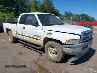 2001 Dodge 1500 z VIN 1B7HC13YX1J279387, wystawiony jako IAAI lot #42308286 z przebiegiem 179 597 mil mil oraz . Historia ofert i sprzedaży dostępna na DreamBid. Obrazek 1.