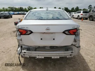 2020 Nissan Versa SV z VIN 3N1CN8EV5LL810008, wystawiony jako Copart lot #53625285 z przebiegiem 33 440 mil mil oraz Czysty tytuł • Clean title. Historia ofert i sprzedaży dostępna na DreamBid. Obrazek 6.