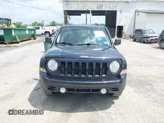 2011 Jeep Patriot Latitude z VIN 1J4NF1GB2BD149145, wystawiony jako IAAI lot #42467760 z przebiegiem 91 935 mil mil oraz . Historia ofert i sprzedaży dostępna na DreamBid. Obrazek 6.