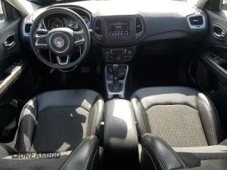 2019 Jeep Compass Latitude z VIN 3C4NJDBB8KT735291, wystawiony jako Copart lot #61901165 z przebiegiem 94 870 mil mil oraz Szkoda całkowita • Salvage title. Historia ofert i sprzedaży dostępna na DreamBid. Obrazek 8.