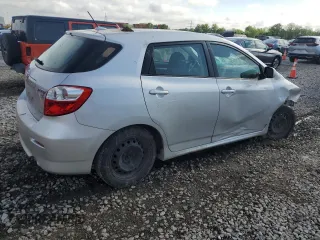 2009 Toyota Matrix S с VIN 2T1LE40E89C003801, выставлен на аукционе Copart как лот 56510195 с пробегом 179 987 миль миль и Списание • Salvage title. История ставок и продаж доступна на DreamBid. Изображение 3.