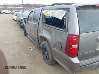 2007 Chevrolet Suburban LT with VIN 1GNFC16057R413155, listed as a IAAI auction lot 41884665 with 205,038 mi miles. Bid and sale history available at carsss.com. Image 3.