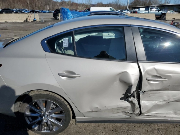 2022 Mazda 3 Carbon Edition with VIN 3MZBPACL0NM318377, listed as a Copart auction lot 50489375 with 47,326 mi miles and Salvage title. Bid and sale history available at DreamBid. Image 10.