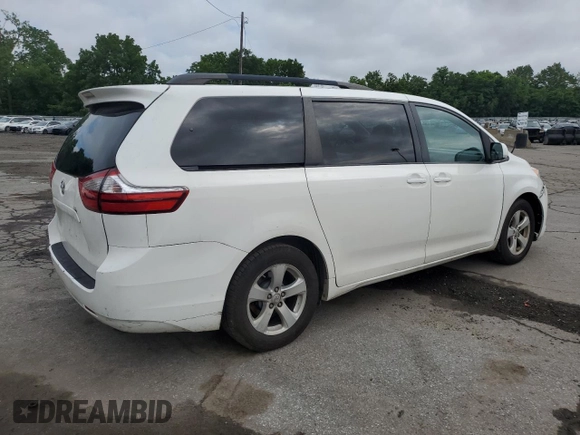 2015 Toyota Sienna LE AAS z VIN 5TDKK3DCXFS590626, wystawiony jako Copart lot #63081115 z przebiegiem 144 933 mil mil oraz Szkoda całkowita • Salvage title. Historia ofert i sprzedaży dostępna na DreamBid. Obrazek 3.