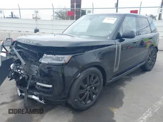 2025 Land Rover Range Rover SE z VIN SALKP9FU1SA280360, wystawiony jako IAAI lot #42067166 z przebiegiem 2 712 mil mil oraz . Historia ofert i sprzedaży dostępna na DreamBid. Obrazek 2.