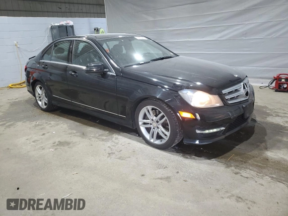 2013 Mercedes-Benz C 300 Sport z VIN WDDGF8AB3DR282363, wystawiony jako Copart lot #58652485 z przebiegiem 126 555 mil mil oraz Szkoda całkowita • Salvage title. Historia ofert i sprzedaży dostępna na DreamBid. Obrazek 4.