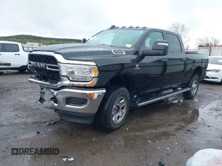 2023 Ram 2500 Tradesman z VIN 3C6UR5CL9PG593221, wystawiony jako IAAI lot #41959202 z przebiegiem 29 303 mil mil oraz . Historia ofert i sprzedaży dostępna na DreamBid. Obrazek 18.