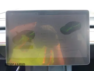 2024 Tesla Model Y Long Range z VIN 7SAYGDEEXRF128967, wystawiony jako IAAI lot #42216304 z przebiegiem 17 193 mil mil oraz . Historia ofert i sprzedaży dostępna na DreamBid. Obrazek 19.