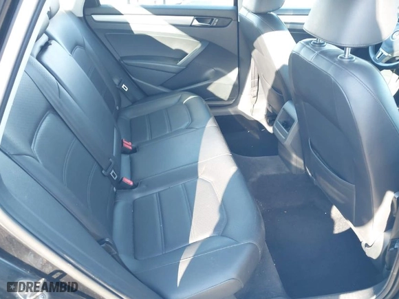 2015 Volkswagen Passat 1.8T Wolfsburg Ed with VIN 1VWAT7A34FC004649, listed as a IAAI auction lot 41728398 with 91,651 mi miles. Bid and sale history available at carsss.com. Image 8.