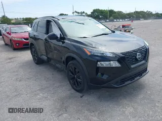 2023 Nissan Rogue SV z VIN JN8BT3BA6PW011118, wystawiony jako IAAI lot #41822375 z przebiegiem 20 056 mil mil oraz . Historia ofert i sprzedaży dostępna na DreamBid. Obrazek 1.