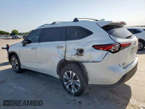 2021 Toyota Highlander XLE with VIN 5TDGZRAH6MS051275, listed as a Copart auction lot 57674685 with 72,302 mi miles and Salvage title. Bid and sale history available at DreamBid. Image 2.