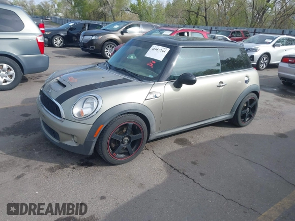 2009 MINI Hardtop S with VIN WMWMF73569TW87929, listed as a IAAI auction lot 42057214 with 164,922 mi miles and . Bid and sale history available at DreamBid. Image 2.