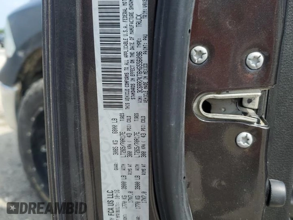 2017 Ram 1500 Tradesman z VIN 3C6RR7KT6HG556096, wystawiony jako Copart lot #61595525 z przebiegiem 211 355 mil mil oraz Szkoda całkowita • Salvage title. Historia ofert i sprzedaży dostępna na DreamBid. Obrazek 12.