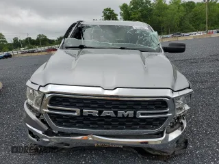 2022 Ram 1500 Big Horn z VIN 1C6RRFBGXNN278996, wystawiony jako Copart lot #55657725 z przebiegiem 65 207 mil mil oraz Czysty tytuł • Clean title. Historia ofert i sprzedaży dostępna na DreamBid. Obrazek 5.