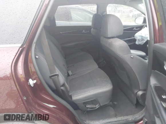 2019 Kia Sorento LX z VIN 5XYPGDA53KG482701, wystawiony jako IAAI lot #42229929 z przebiegiem 161 526 mil mil oraz . Historia ofert i sprzedaży dostępna na DreamBid. Obrazek 8.