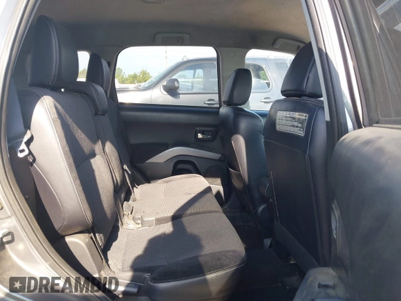 2011 Mitsubishi Outlander SE z VIN JA4AS3AWXBU022418, wystawiony jako IAAI lot #40025021 z przebiegiem 188 695 mil mil oraz . Historia ofert i sprzedaży dostępna na DreamBid. Obrazek 8.