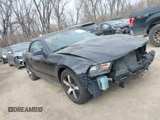 2010 Ford Mustang V6 с VIN 1ZVBP8EN5A5113435, выставлен на аукционе IAAI как лот 41705793 с пробегом 185 658 миль миль и . История ставок и продаж доступна на DreamBid. Изображение 1.