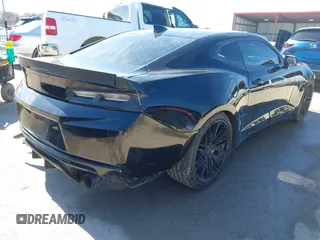 2017 Chevrolet Camaro 1SS z VIN 1G1FF1R7XH0199125, wystawiony jako IAAI lot #41644591 z przebiegiem 110 634 mil mil oraz . Historia ofert i sprzedaży dostępna na DreamBid. Obrazek 4.