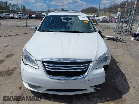 2014 Chrysler 200 Limited z VIN 1C3CCBCGXEN152570, wystawiony jako IAAI lot #41901310 z przebiegiem 135 752 mil mil oraz . Historia ofert i sprzedaży dostępna na DreamBid. Obrazek 13.