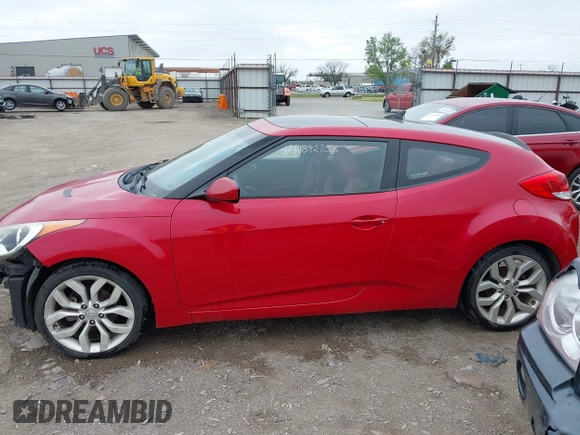 2013 Hyundai Veloster w/Gray Int z VIN KMHTC6AD8DU146035, wystawiony jako IAAI lot #41892703 z przebiegiem 241 169 mil mil oraz . Historia ofert i sprzedaży dostępna na DreamBid. Obrazek 15.