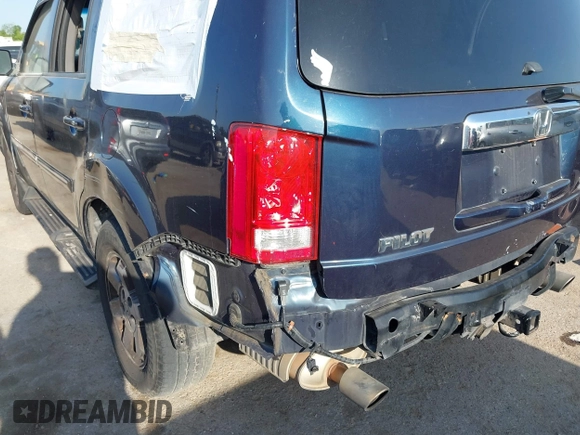 2011 Honda Pilot Touring with VIN 5FNYF4H92BB090056, listed as a IAAI auction lot 42010682 with 201,640 mi miles. Bid and sale history available at carsss.com. Image 18.