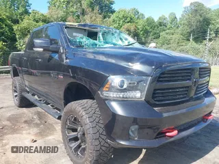 2017 Ram 1500 Express z VIN 1C6RR7KT1HS507445, wystawiony jako IAAI lot #42259692 z przebiegiem 106 799 mil mil oraz . Historia ofert i sprzedaży dostępna na DreamBid. Obrazek 1.