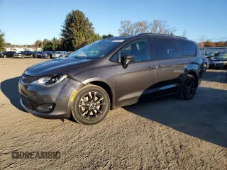 2020 Chrysler Pacifica Launch Edition z VIN 2C4RC3BG5LR282821, wystawiony jako Copart lot #80272674 z przebiegiem 81 431 mil mil oraz Szkody całkowita. Historia ofert i sprzedaży dostępna na DreamBid. Obrazek 1.
