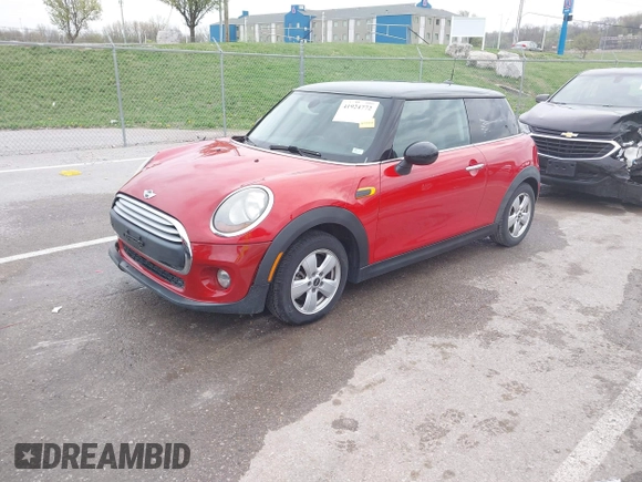 2015 MINI Hardtop with VIN WMWXM5C57F3A57729, listed as a IAAI auction lot 41924772 with 123,040 mi miles and . Bid and sale history available at DreamBid. Image 2.