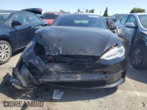 2022 Tesla Model S Plaid z VIN 5YJSA1E62NF471696, wystawiony jako Copart lot #56249555 z przebiegiem Nie podano mil oraz Szkoda całkowita • Salvage title. Historia ofert i sprzedaży dostępna na DreamBid. Obrazek 5.