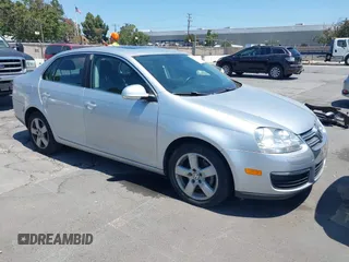 2009 Volkswagen Jetta SE z VIN 3VWRZ71KX9M039028, wystawiony jako IAAI lot #42571072 z przebiegiem 112 389 mil mil oraz . Historia ofert i sprzedaży dostępna na DreamBid. Obrazek 1.