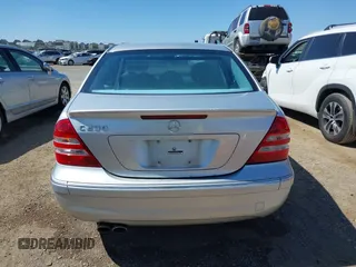 2007 Mercedes-Benz C 230 Sport с VIN WDBRF52H97A936689, выставлен на аукционе IAAI как лот 42519824 с пробегом 200 866 миль миль и . История ставок и продаж доступна на DreamBid. Изображение 16.